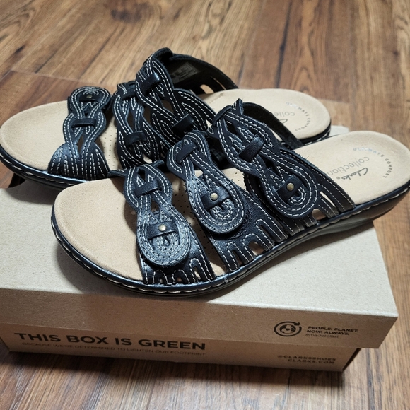 Clarks Collection Women's Leisa Faye Flat Sandals. - Picture 3 of 11